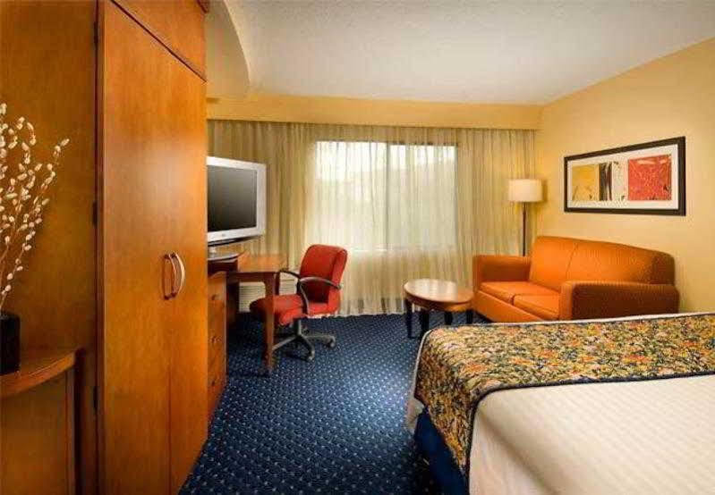Courtyard By Marriott San Antonio Seaworld/Lackland Экстерьер фото
